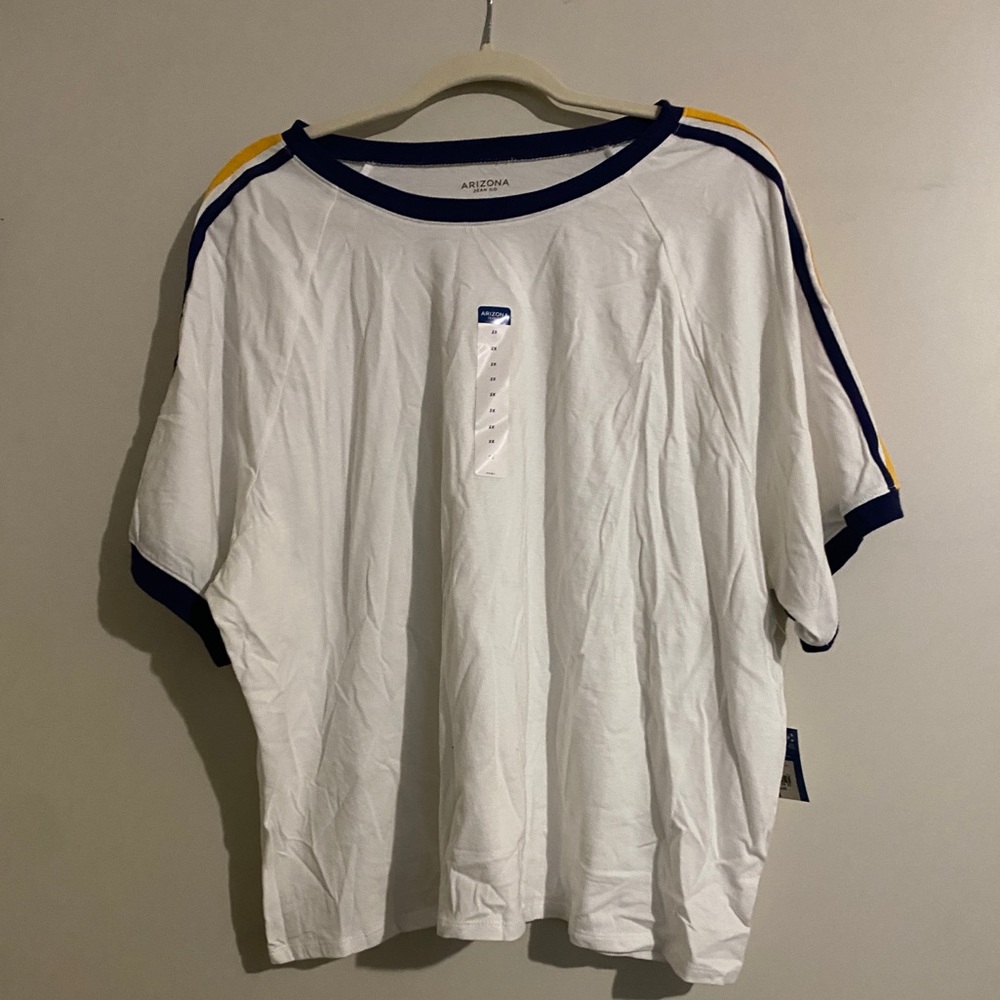 Plus size whit short shirt